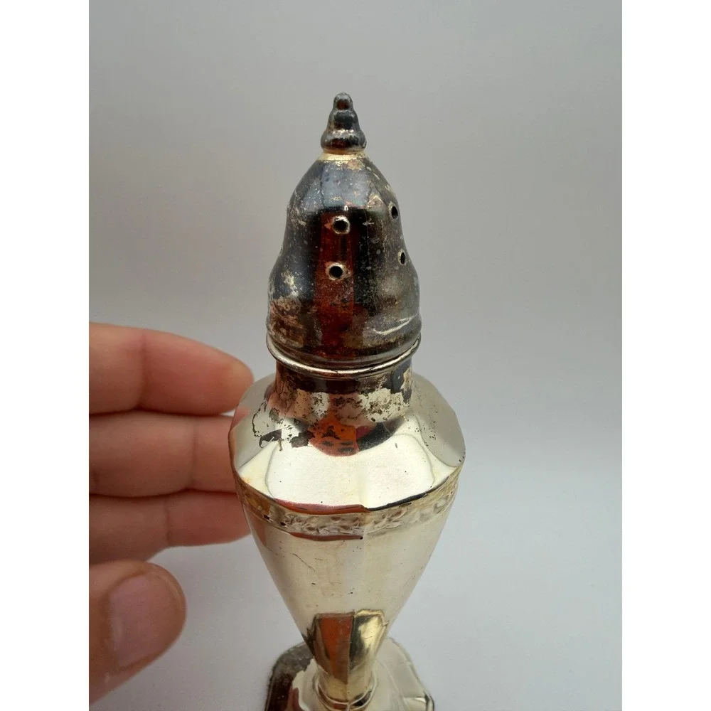 Vintage La France Silver Plate Salt and Pepper Shakers 904 Made in USA Silver